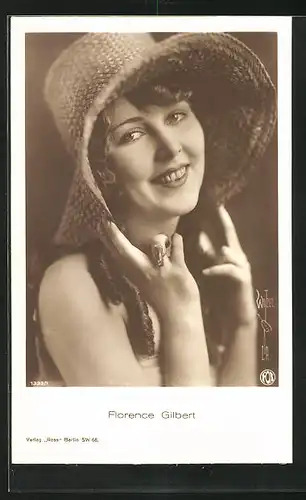 AK Schauspielerin Florence Gilbert posiert mit Hut und Ring