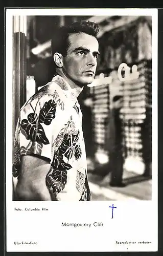 AK Schauspieler Montgomery Clift mit ernstem Blick