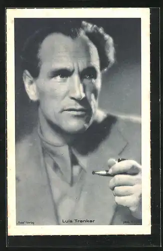 AK Schauspieler Luis Trenker mit Pfeife