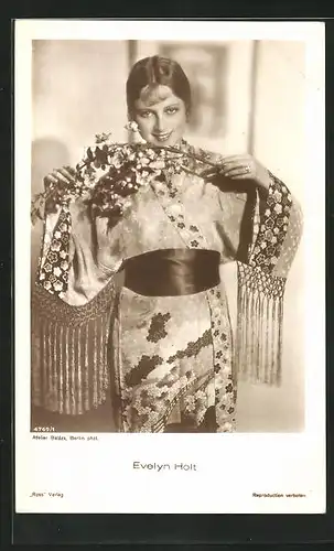 AK Schauspielerin Evelyn Holt im Kimono