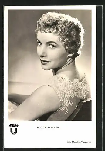 AK Schauspielerin Nicole Besnard mit kurzem Haar