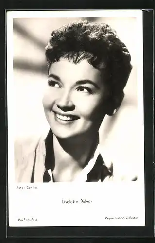 AK Schauspielerin Liselotte Pulver mit kurzen Haaren