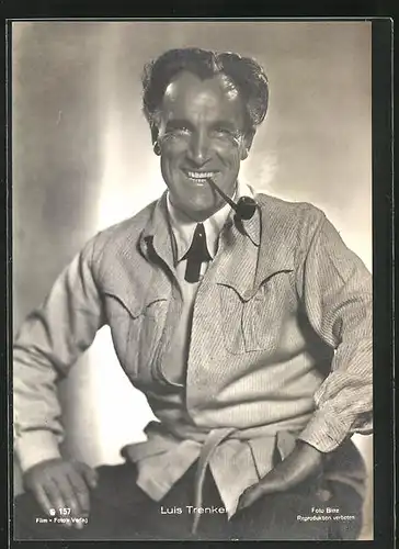AK Schauspieler Luis Trenker mit Pfeife