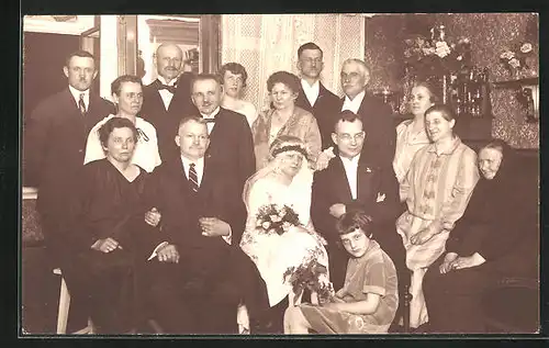 Foto-AK Hochzeitsgesellschaft in der Wohnstube