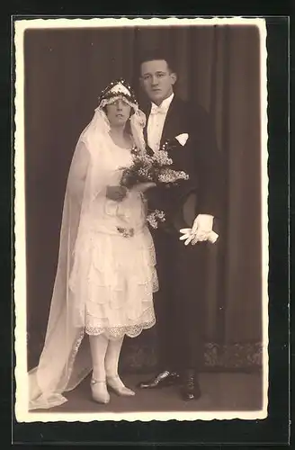 Foto-AK Erschrockenes Hochzeitspaar