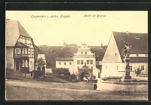 AK Lauenstein / Erzgebirge, Markt mit Brunnen und Apotheke