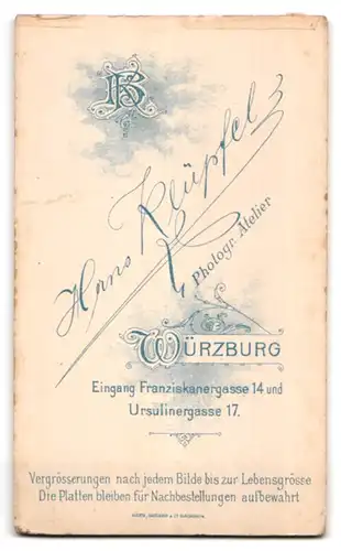 Fotografie Hans Klüpfel, Würzburg, Eingang Franziskanergasse 14 und Ursulinengasse 17, Drei hübsch gekleidete Mädchen