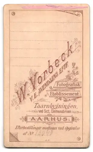 Fotografie W. Vorbeck, Aarhus, Junger Herr in modischer Kleidung