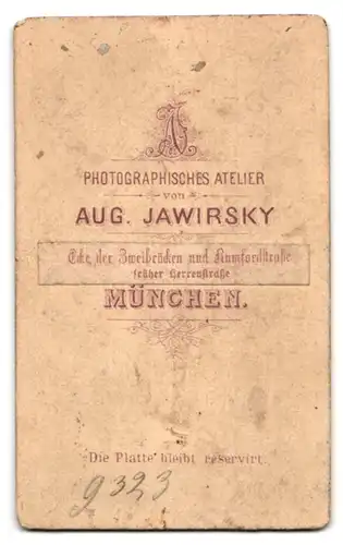 Fotografie Aug. Jawirsky, München, Junge Dame mit Hochsteckfrisur