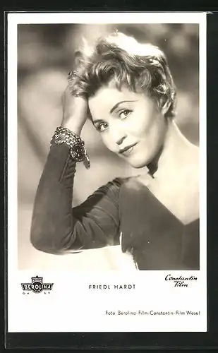 AK Schauspielerin Friedl Hardt mit kurzem Haar und Armschmuck