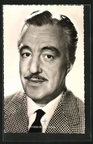 AK Schauspieler Vittorio de Sica in kariertem Anzug