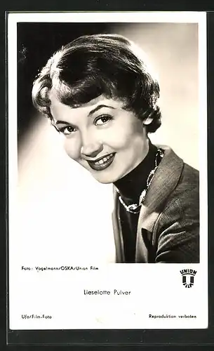 AK Schauspielerin Lieselotte Pulver mit kurzem Haar