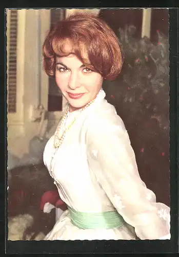AK Schauspielerin Francoise Arnoul mit roten Haaren im bestickten Kleid