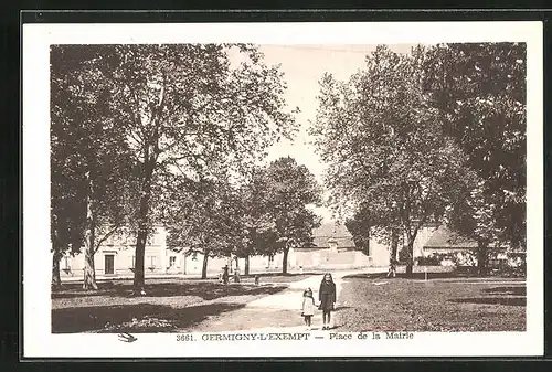 AK Germigny-L`Exempt, Place de la Mairie