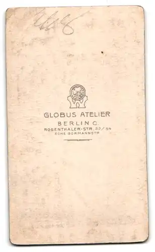 Fotografie Globus Atelier, Berlin, Rosenthaler-Str. 53 /54, junge Knaben in adretter Kleidung mit Schleifen