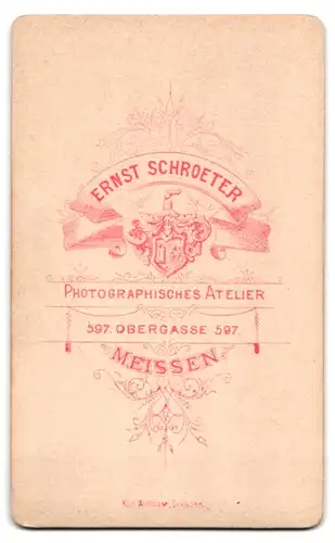 Fotografie Ernst Schroeter, Meissen, Obergasse 597, junger ernster Mann im Anzug