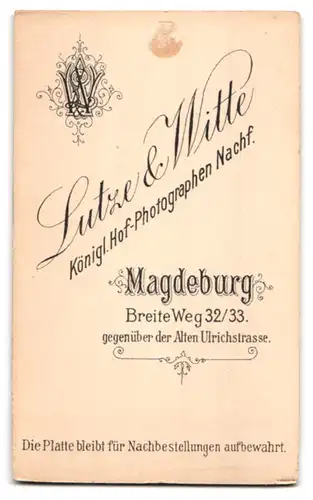 Fotografie Lutze & Witte, Magdeburg, Breite Weg 32 /33, Knabe im kariertem Anzug