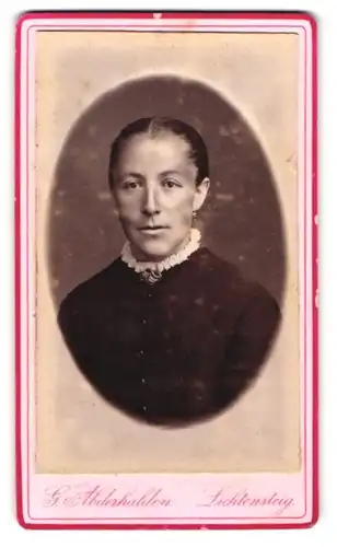 Fotografie G. Abdenhalder, St. Gallen, Lichtenteig, Portrait, Junges Mädchen mit strengem Zopf