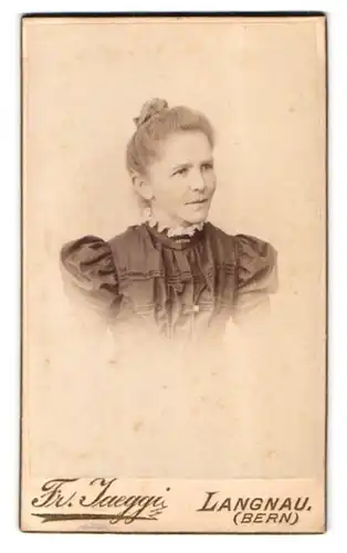 Fotografie Fr. Jaeggi, Langnau, Portrait, Junge Dame mit Hochsteckfrisur