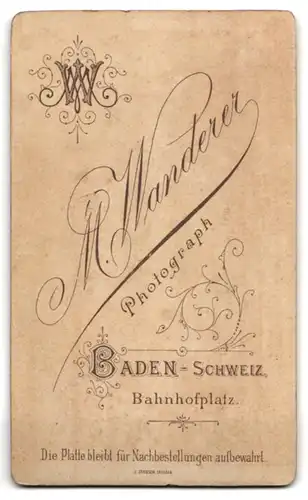 Fotografie M. Wanderer, Baden-Schweiz, Bahnhofplatz, Junger Bursche mit kaltem Blick