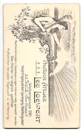Fotografie Leo Loewert, Sulz /Ober-Elsass, Webergasse 281, Junge Dame im Kleid mit Buch