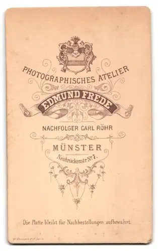 Fotografie Edmund Frede, Münster, Neubrückenstr. 7, Eleganter Herr mit Zwicker und Schnauzbart
