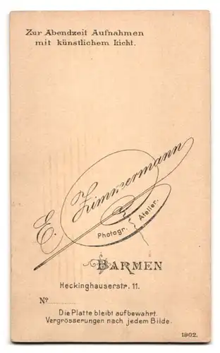 Fotografie E. Zimmermann, Barmen, Heckinghauserstrasse 11, junger Mann mit gekämmter Frisur und Fliege