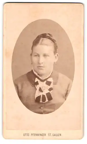 Fotografie Otto Pfenninger, St. Gallen, Frau mit hochgestecktem Haar