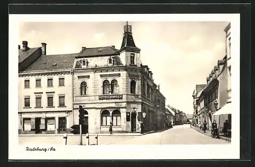 AK Radeburg /Sa., Strassen am Hotel Hirsch