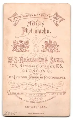 Fotografie W. S. Bradshaw & Sons, London, 103, Newgate St., Stattlicher Herr mit Schnauzbart