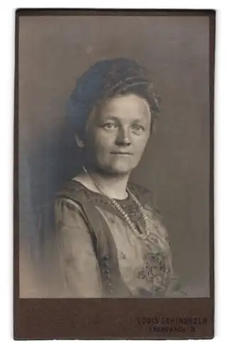Fotografie Louis Schindhelm, Ebersbach i. S., Bürgerliche Dame mit Halskette