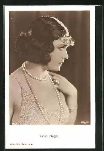 AK Schauspielerin Pola Negri mit Perlenkette