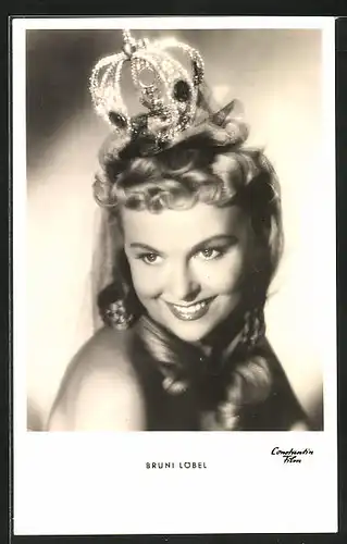AK Schauspielerin Bruni Löbel mit Krone