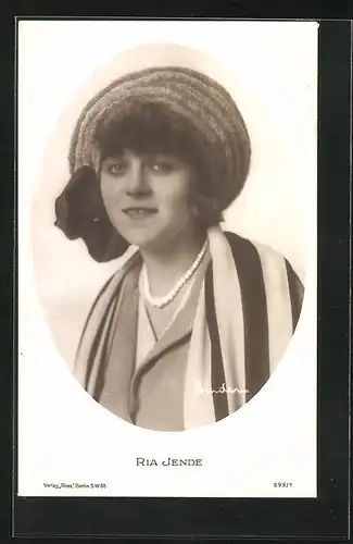 AK Schauspielerin Ria Jende mit Perlenkette