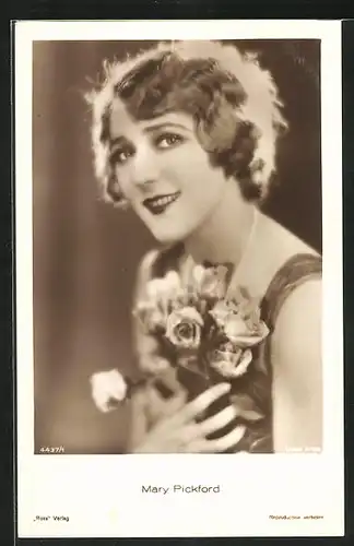 AK Schauspielerin Mary Pickford lächelt lieblich mit Perlenkette
