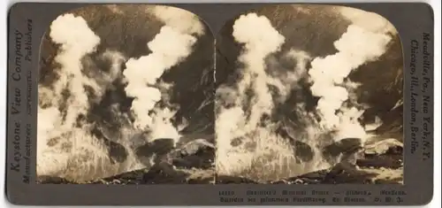 Stereo-Fotografie Keystone View Co., Meadville / PA., Ansicht St. Vincent, Soufriere Mammut Krater bei einem Ausbruch