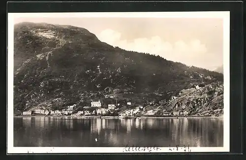 AK Hellesylt, Teilansicht vom Wasser aus