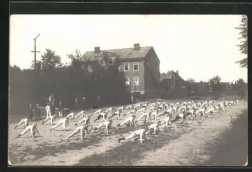 Foto-AK Leutenberg, Menschen beim Turnfest, 1916