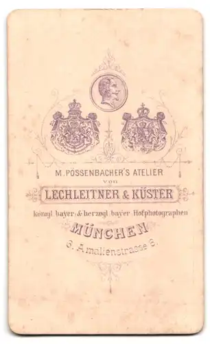 Fotografie Lechleitner & Küster, München, Amalienstr. 6, Portrait Offizier in Uniform mit Säbel