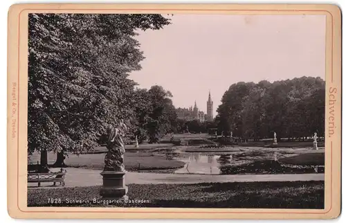 Fotografie Stengel & Co., Dresden, Ansicht Schwerin, Blick in den Burggarten mit Cascaden