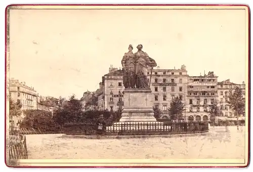 Fotografie A. Pa. Nobles, Geneve, Rue du Rhone 49, Ansicht Genf, Statue Geneva am Hotel de la Couronne