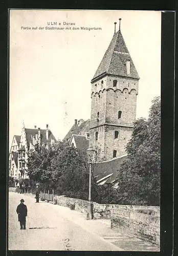 AK Ulm /Donau, Partie auf der Stadtmauer mit dem Metzgerturm