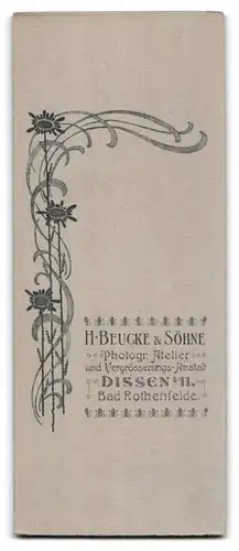 Fotografie H. Beucke & Söhne, Dissen i. H., Junges Fräulein im schwarzen Kleid
