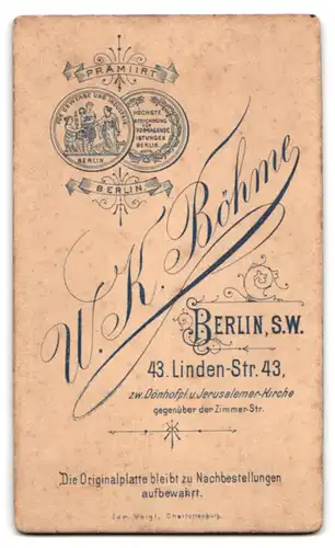 Fotografie W. K. Böhme, Berlin, Linden-Strasse 43, Junger Herr im Anzug