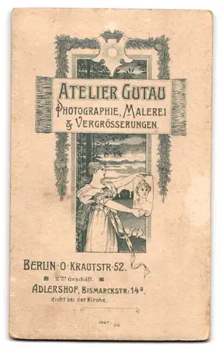Fotografie Otto Gustav, Berlin, Krautstrasse 52, Pfundige Frau im taillierten Kleid