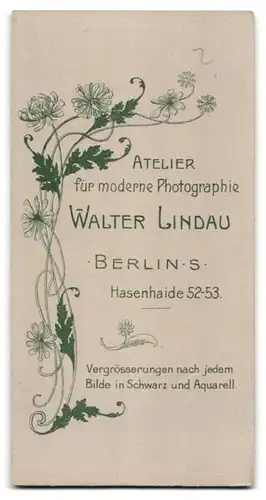 Fotografie Walter Lindau, Berlin, Hasenheide 52 /53, Junge Dame in strahlend weissem Kleid