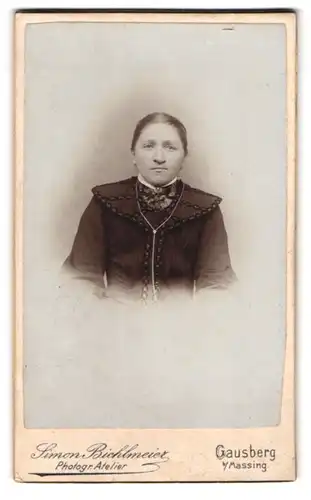 Fotografie Simon Bichlmeier, Gausberg b. Massing, Portrait junge Dame mit zurückgebundenem Haar
