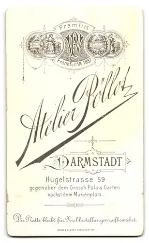 Fotografie Atelier Pöllot, Darmstadt, Hügelstrasse 59, Süsses Kleinkind im weissen Hemd mit nackigen Füssen