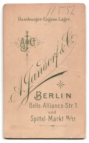 Fotografie A. Jandorf & Co., Berlin, Belle-Alliance-St. 1, Halbnacktes Kleinkind im weissen Hemd