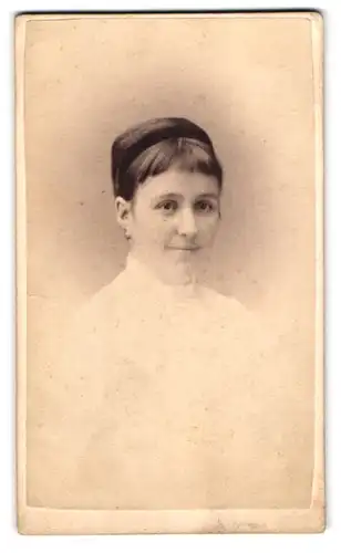 Fotografie Forshew, Hudson, N. Y., Junge Dame mit Hochsteckfrisur